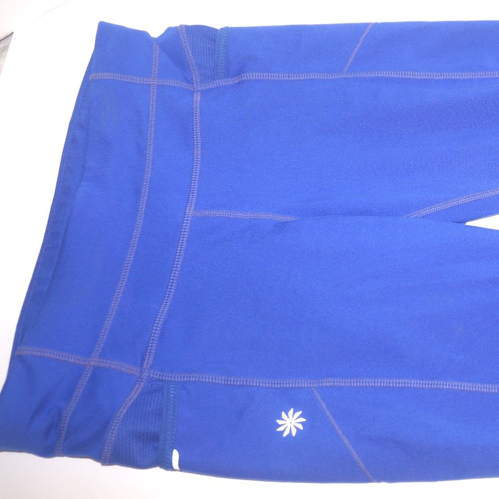 Athleta Women's Capri Leggings with Zipper Pocket on the Back Size: XS - Blue